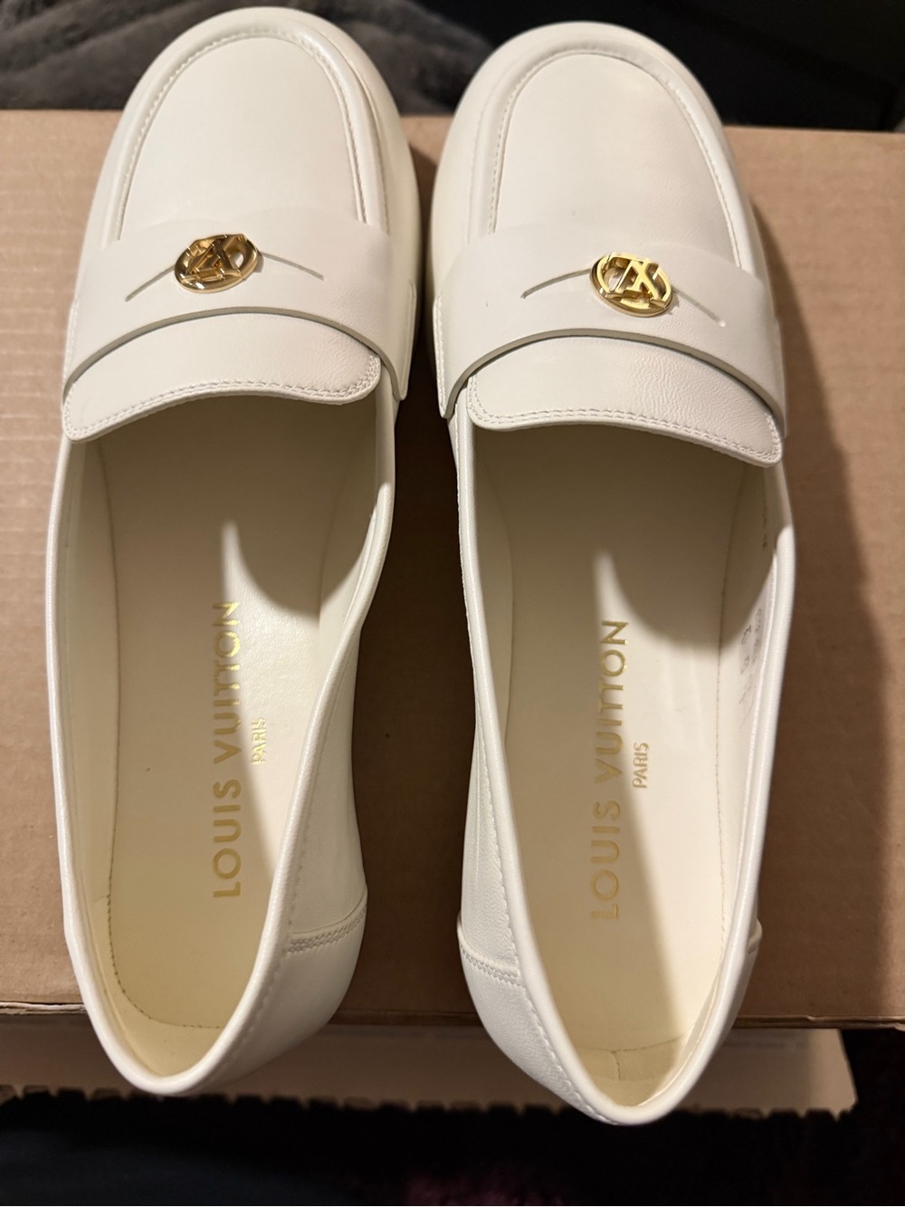 Louis Vuitton Soho Loafer Ecru size 40. New never worn